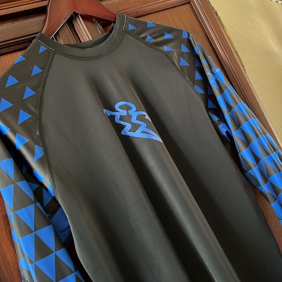 New without tags! Da Hui born in Hawaii by a group of surfers 🏄‍♂️ Shark 🦈 Tooth - Picture 4 of 8
